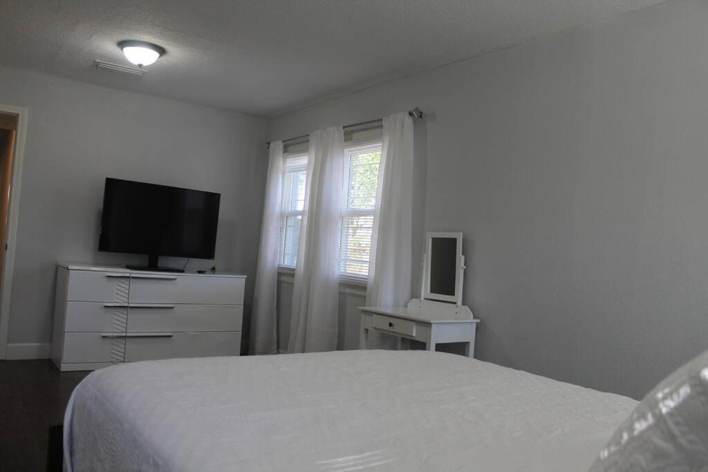 ☆The Oasis In Murray Hill☆ -Sleeps 8- Wifi- Cozy Джаксънвил Екстериор снимка